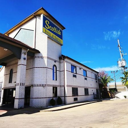 Scottish Inn & Suites Sam Houston Parkway Экстерьер фото