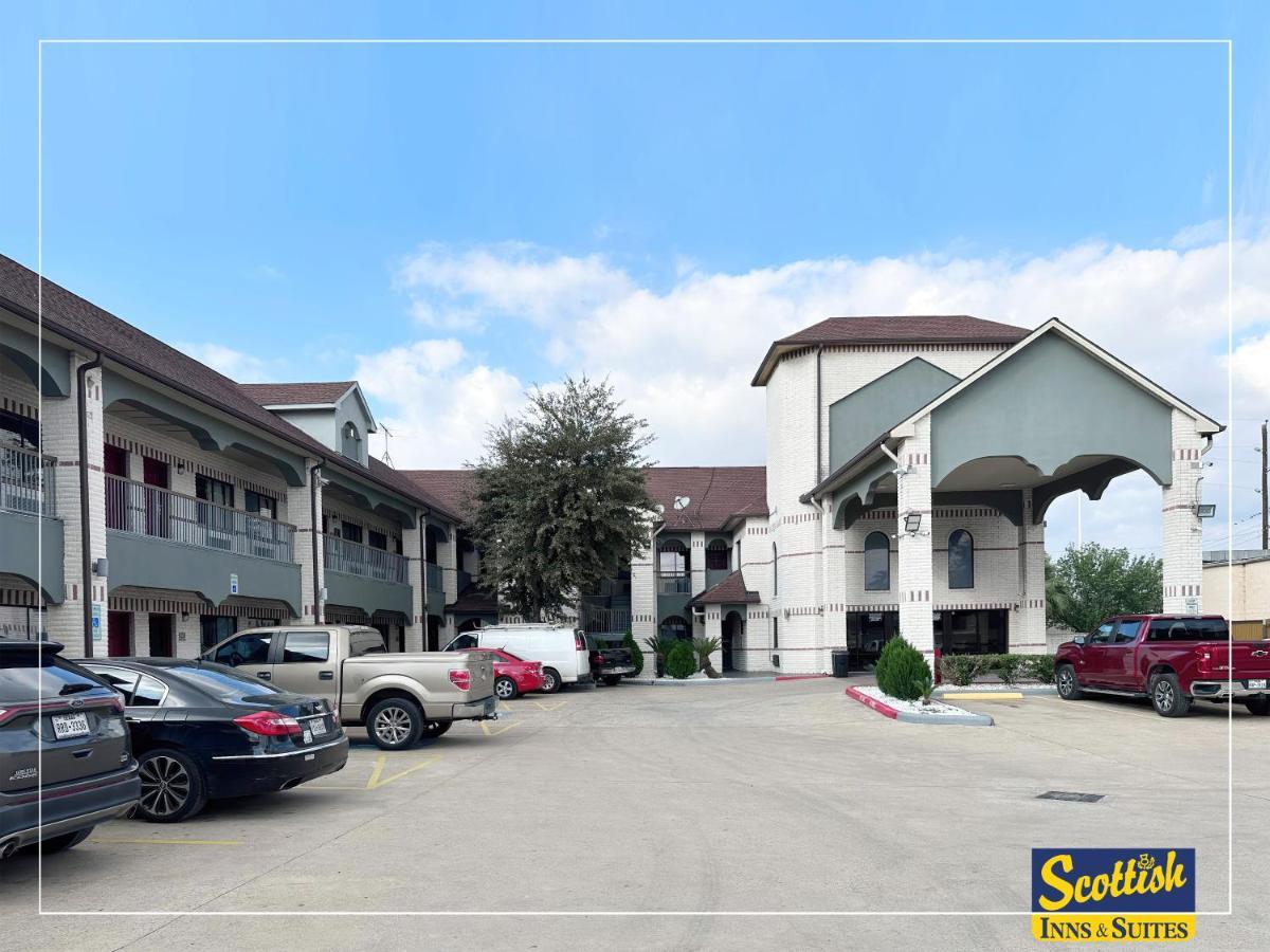 Scottish Inn & Suites Sam Houston Parkway Экстерьер фото