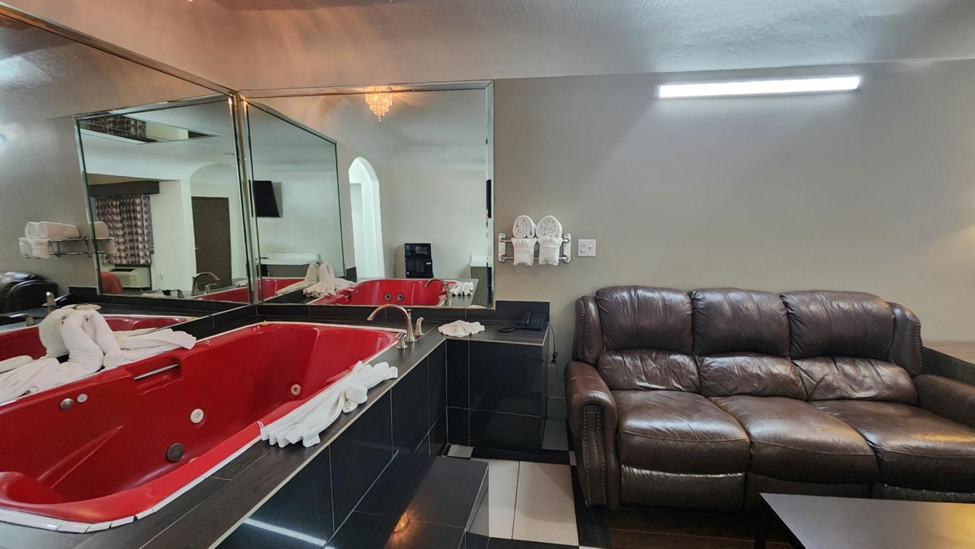 Scottish Inn & Suites Sam Houston Parkway Экстерьер фото