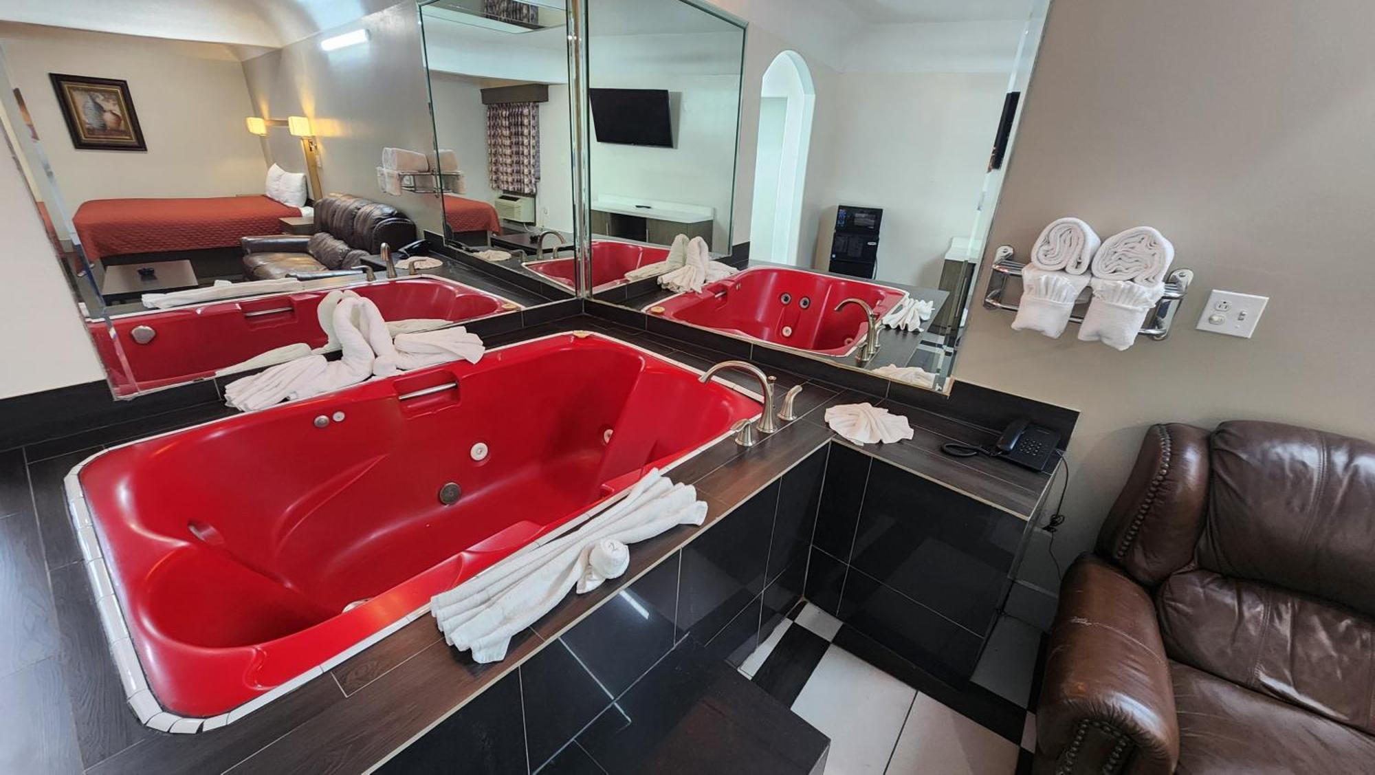 Scottish Inn & Suites Sam Houston Parkway Экстерьер фото