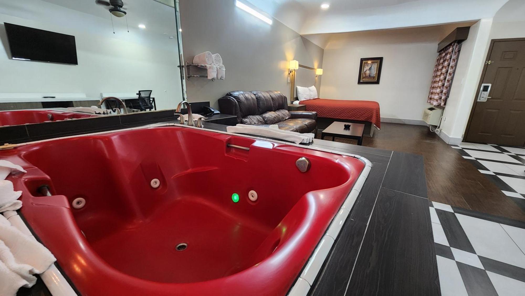 Scottish Inn & Suites Sam Houston Parkway Экстерьер фото