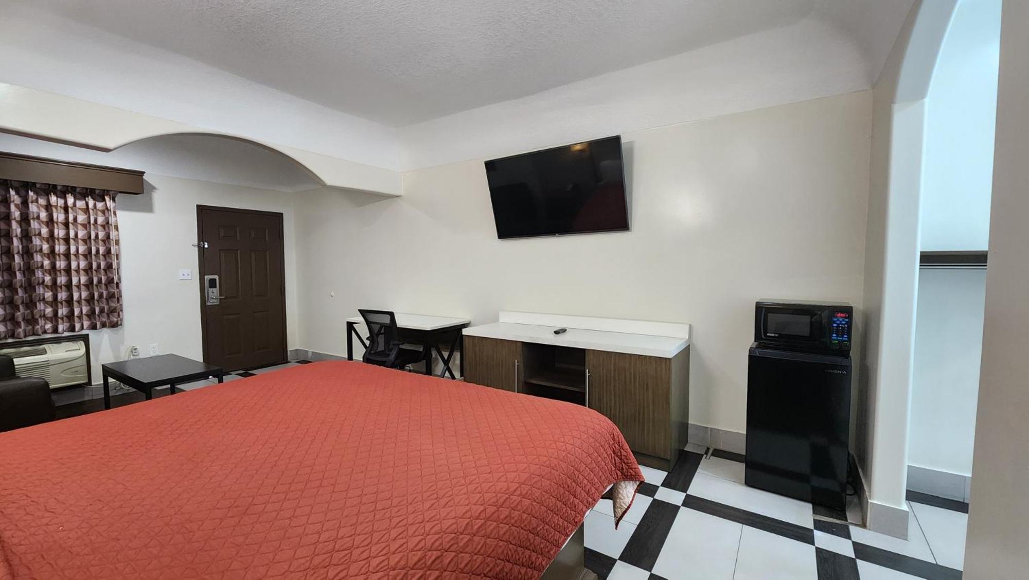 Scottish Inn & Suites Sam Houston Parkway Экстерьер фото