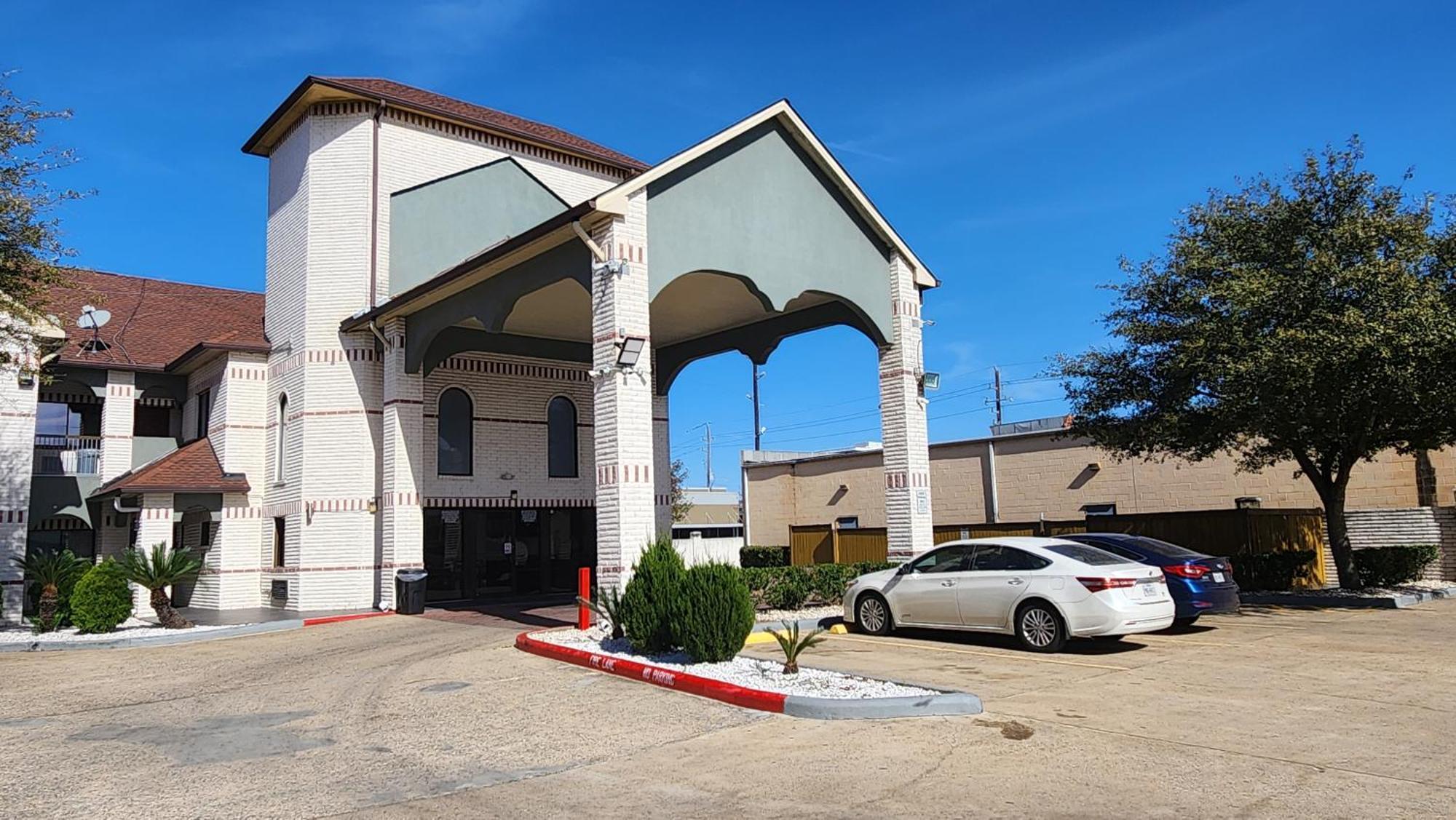 Scottish Inn & Suites Sam Houston Parkway Экстерьер фото